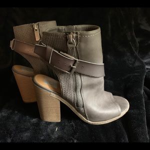 Cute chunky heeled boots *Final Price Drop*